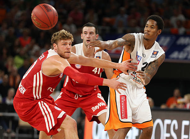 不仅因为两 不仅因为两