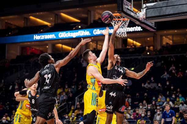 他用实际行 他用实际行