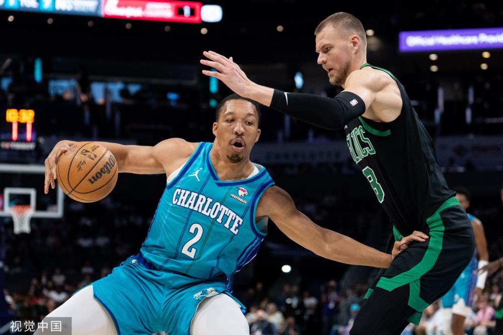 他在球场上 他在球场上